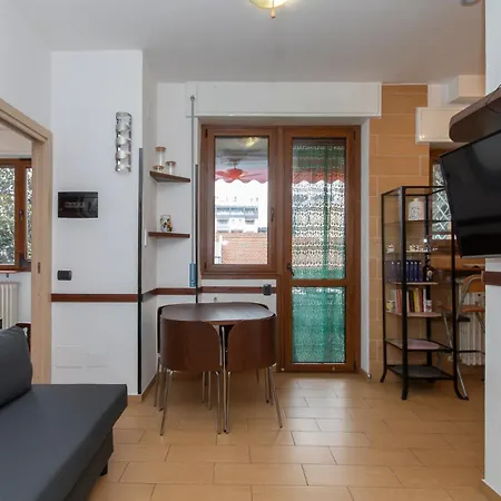 I-host 2br With Balcony Porta Romana * Milano