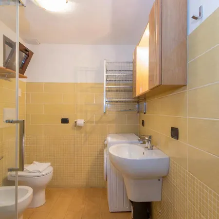 I-host 2br With Balcony Porta Romana